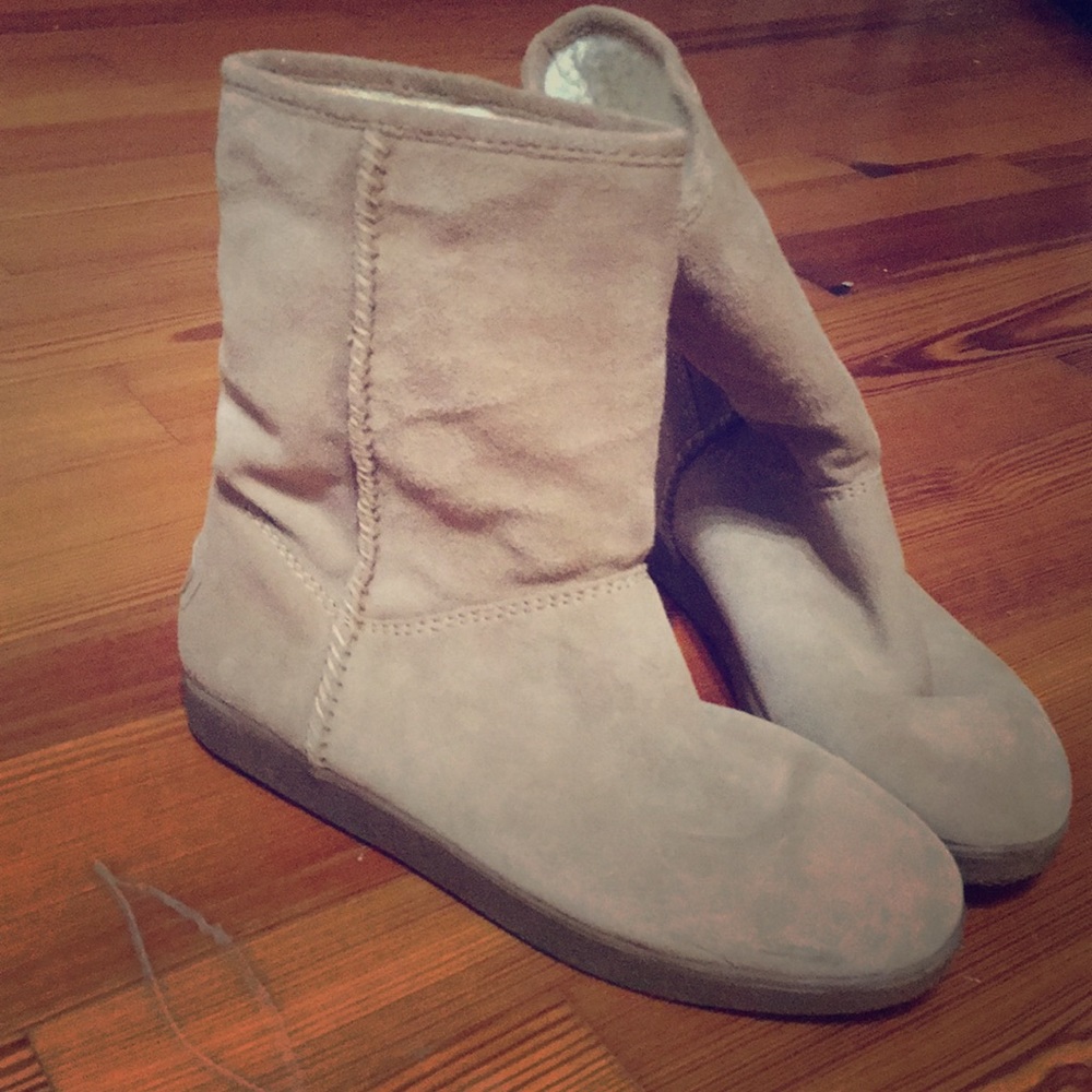 Banana Republic Tan Sheepskin Boots - Worn Twice!!